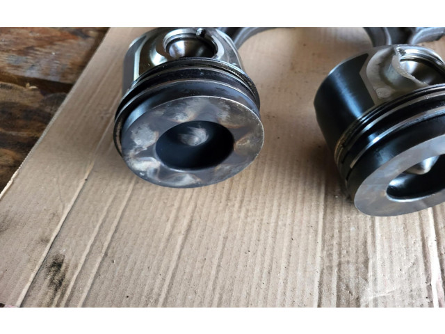 Píst 059AA   Audi Q7 4L     