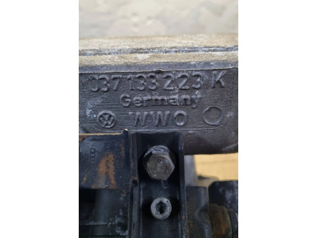 Поршень Всасывающий коллектор  037133223K  Volkswagen PASSAT B4  