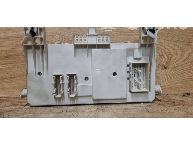 Блок предохранителей 30765015, 021106 Volvo C70