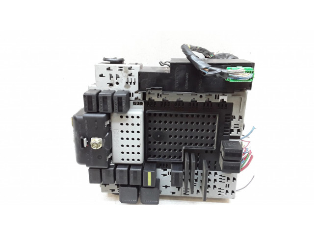 Блок предохранителей 8688374, 8645716 Volvo S60