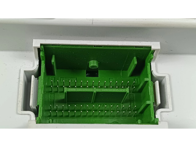   Pojistková skříňka 68412070AB   Jeep Cherokee 2019