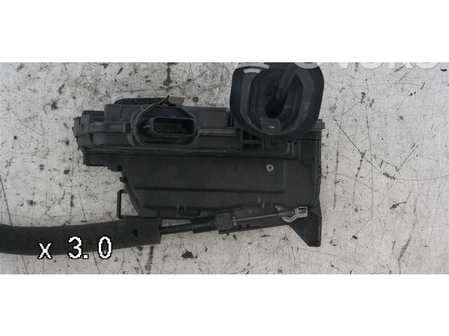 Двигатель центрально замка 8250302104R, 825004167R    Renault Clio IV  H4BT 400 