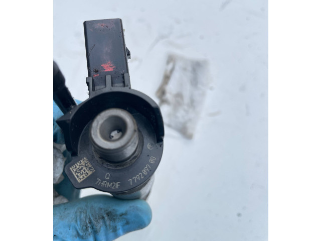 Vstřikovací lišta 7792097   BMW 7 E65 E66    m67d44 