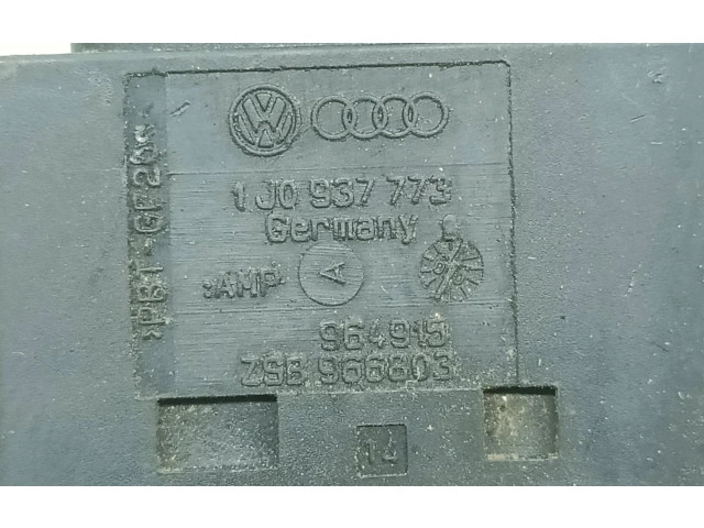 Блок предохранителей 1J0937773   Audi A3 S3 8L    
