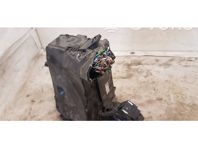 Pojistková skříňka 8211505A31 Toyota Avensis T270 2014