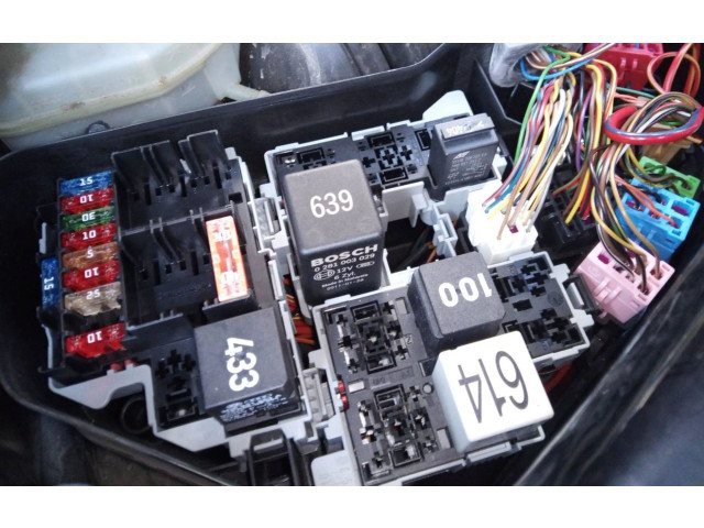 Pojistková skříňka Řídící jednotka BSM Porsche Cayenne (92A) 2011