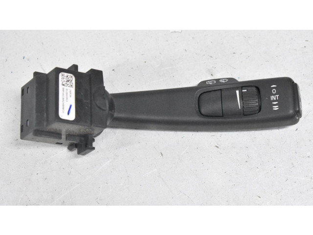 Ручка стеклоочистителей    Volvo V70