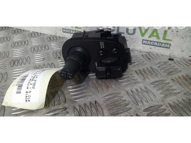 Ручка стеклоочистителей 8201590631   Renault Clio III