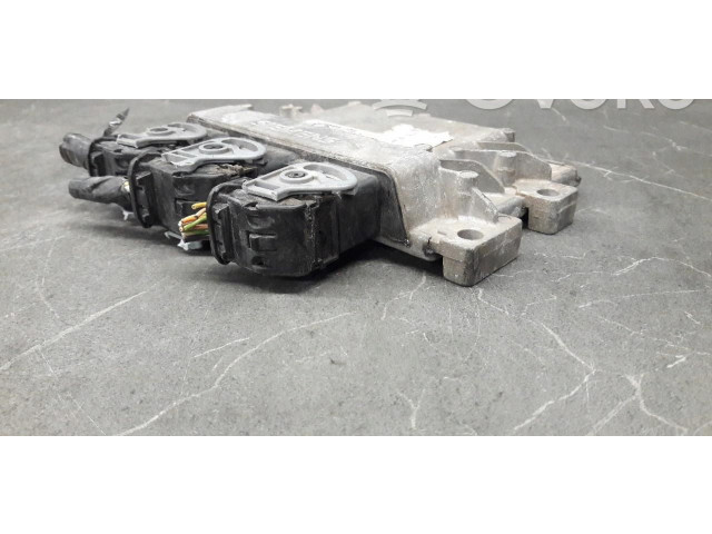 Блок управления двигателем Блок управления s120201105a Renault Twingo II