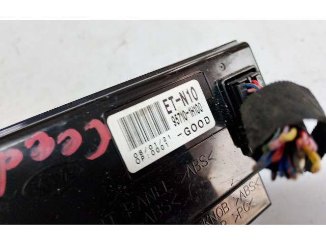 Экран/ дисплей / маленький экран 95710-1H100   KIA Ceed    