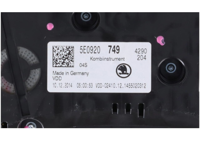 Панель приборов 5E0920749 Skoda Octavia Mk3 (5E)