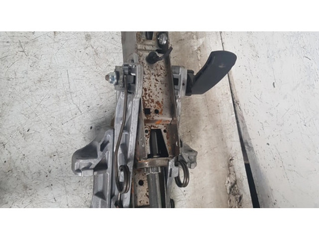 Крестовидная связь оси рулевого колеса