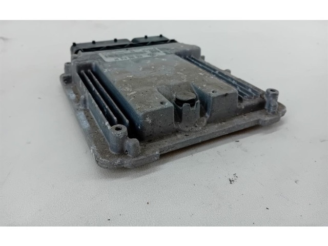 Řídící jednotka 03G906016DM Volkswagen Caddy 2005