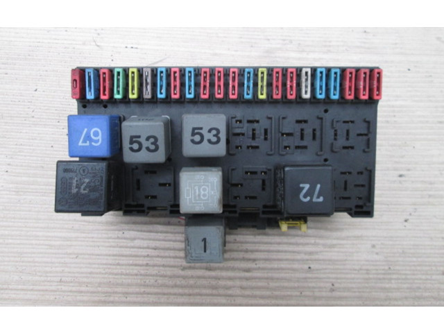 Pojistková skříňka Volkswagen PASSAT B3 1991