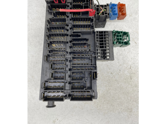 Блок предохранителей  357937039   Volkswagen Transporter - Caravelle T4    