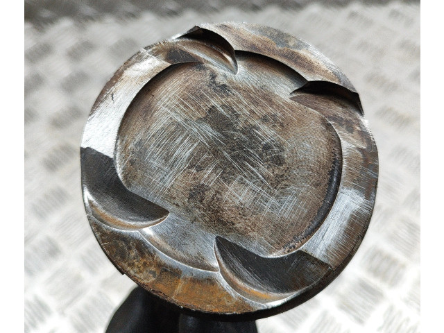 Píst 8623418, 9468870 BMW 5 G30 G31 pro benzínový motor 2.0