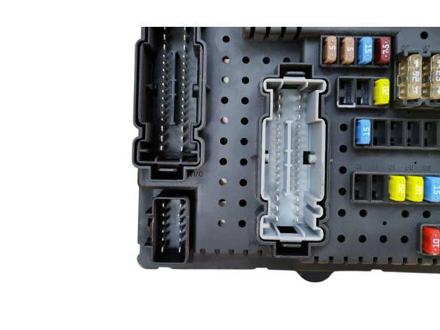 Блок предохранителей 8676391, 12217799   Volvo XC90    