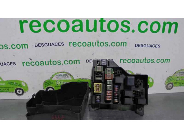 Блок предохранителей MR318747 Mitsubishi Carisma