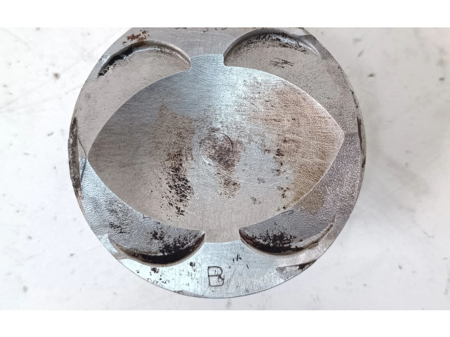 Píst Subaru Outback (BT)