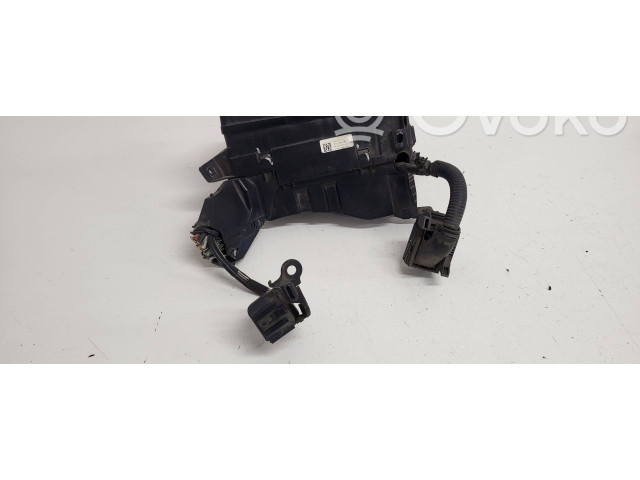 Pojistková skříňka 8211105Q10, 530WETTEST Toyota Avensis T270 2013