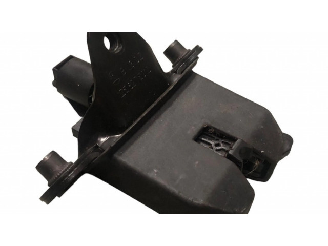 Замок задней крышки