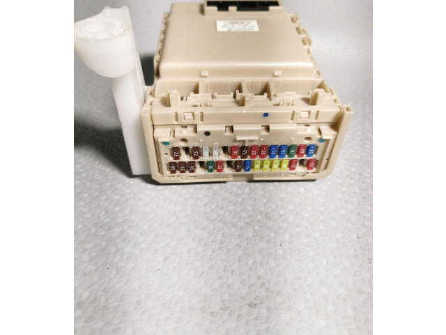 Pojistková skříňka 8273005C80, 391014F26 Toyota Avensis T270 2014