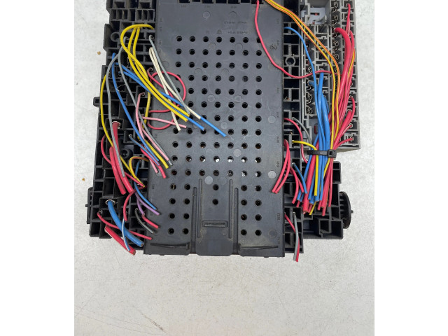 Блок предохранителей  8688153, 8645729   Volvo V70    
