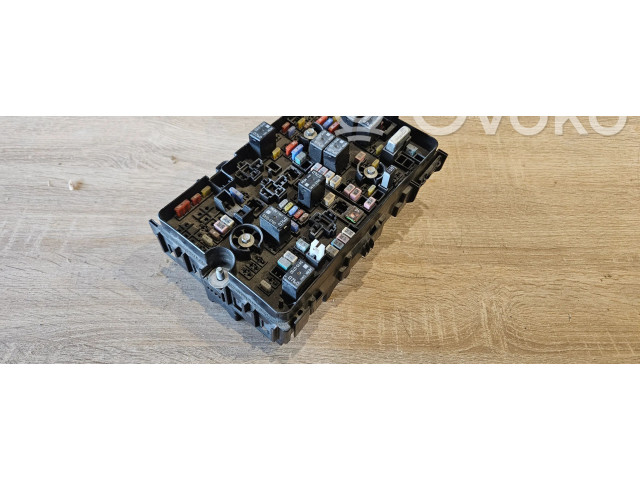   Pojistková skříňka 68233193AD   Chrysler Pacifica 2018