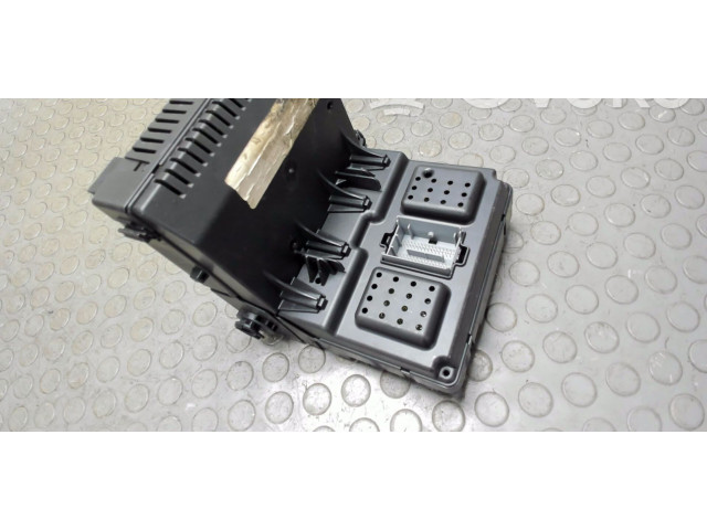 Блок предохранителей 30682981 Volvo S60