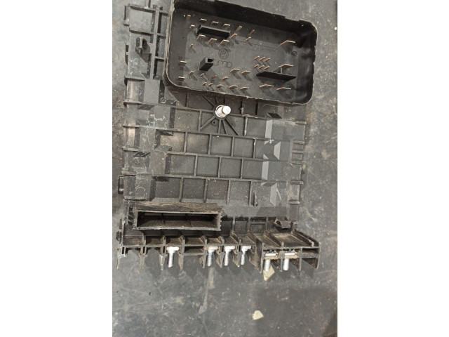   Pojistková skříňka    Volkswagen Tiguan 2007