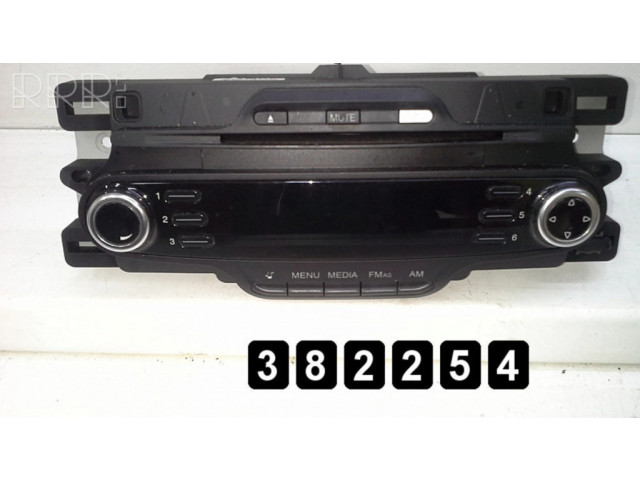 Радио/ проигрыватель CD/DVD / навигация