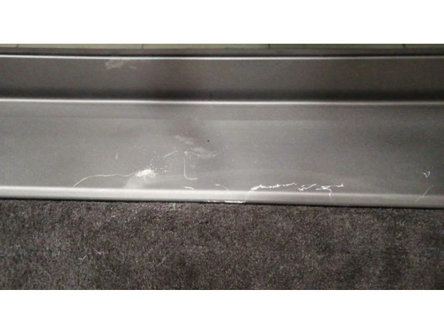 Задняя крышка (багажника)