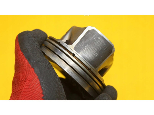 Píst Audi A4 S4 B8 8K