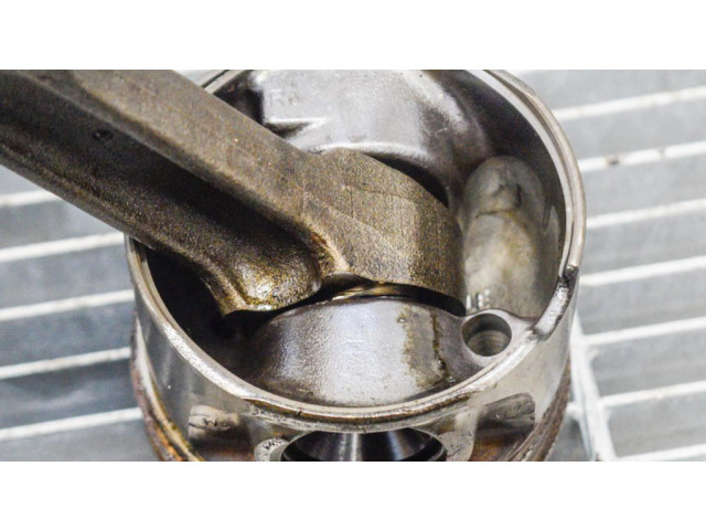 Píst 7792745 BMW 5 E60 E61 pro naftový motor 3.0 M57 D30 (306D3)