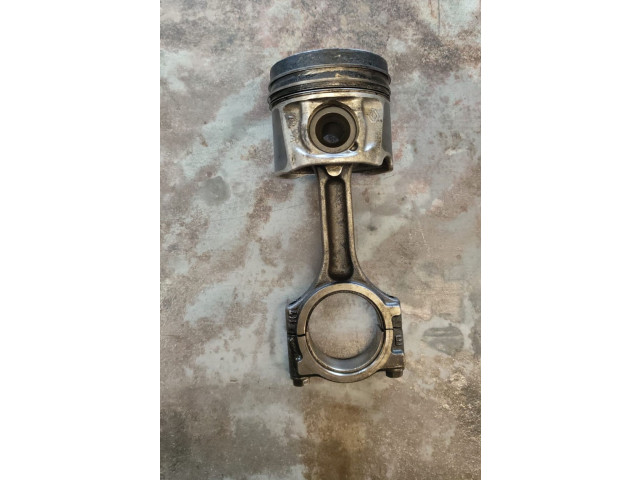  Поршень с шатуном    Nissan X-Trail T32  