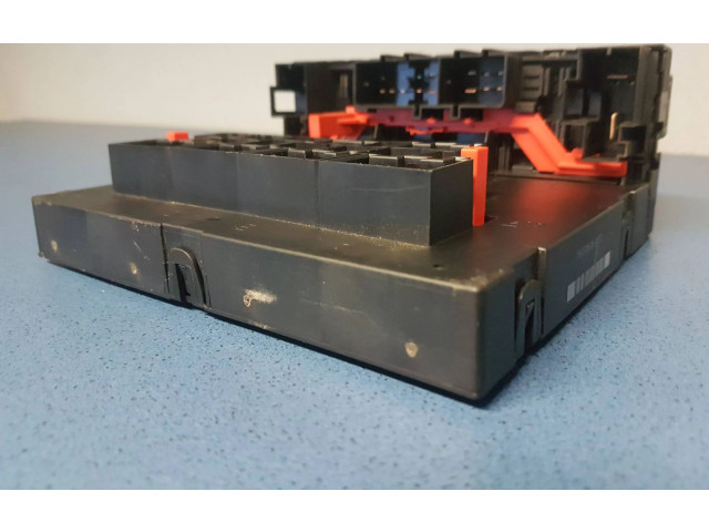 Блок предохранителей 3C0937049E, 28022870 Skoda Octavia Mk2 (1Z)