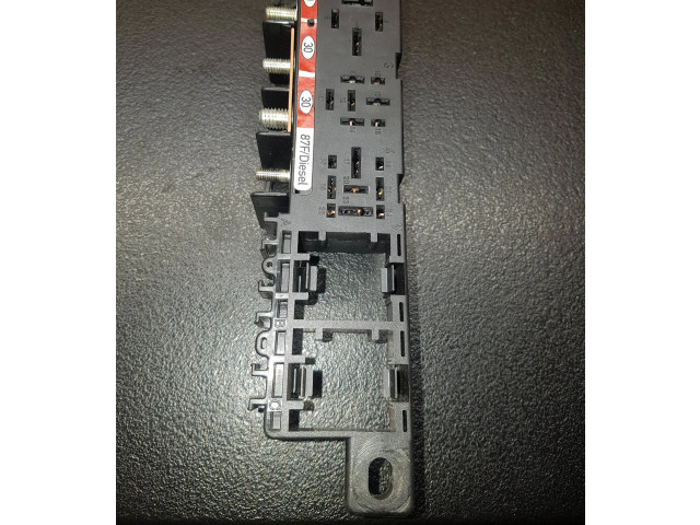 Pojistková skříňka 8D1941824 Audi A6 S6 C5 4B 2003