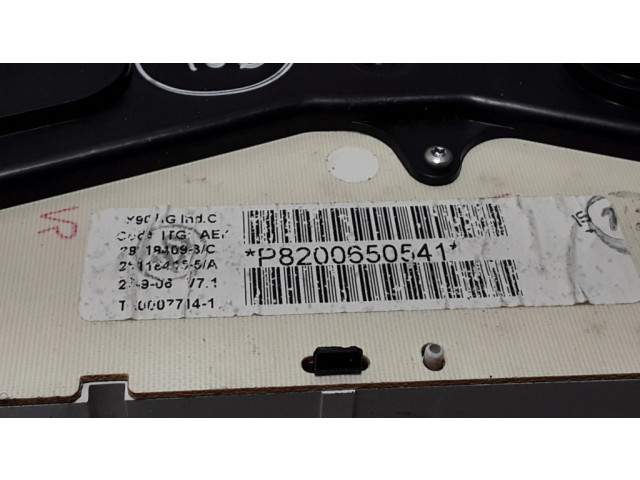 Панель приборов 8200650541   Dacia Logan I       