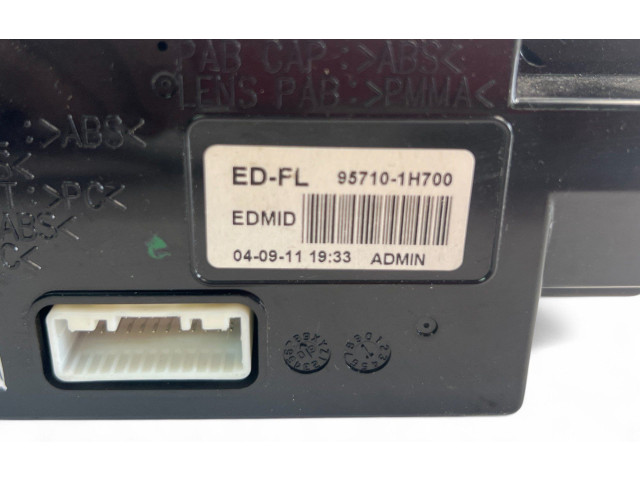 Дисплей    957101H700   KIA Ceed