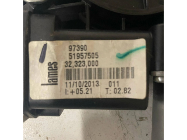 Замок багажника 51957505, 32323000    Fiat 500L 2013- года