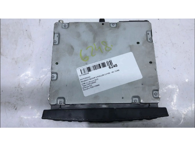 Радио/ проигрыватель CD/DVD / навигация