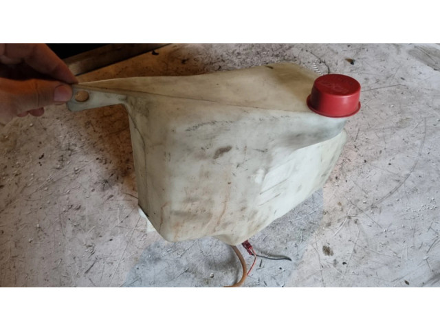 Бачок оконной жидкости