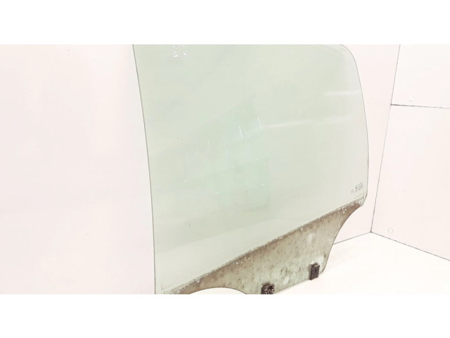 Основное стекло задних дверей