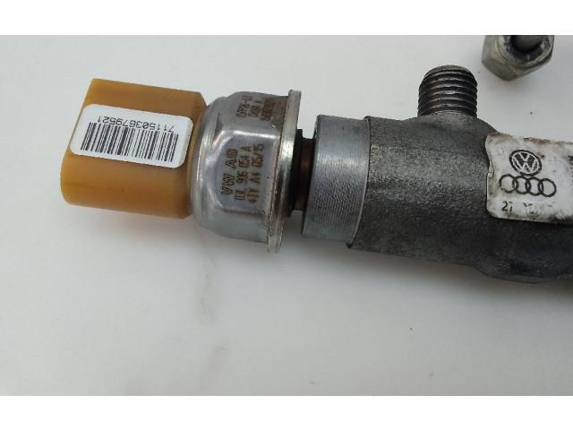 Vstřikovací lišta 03L130089B Volkswagen Caddy