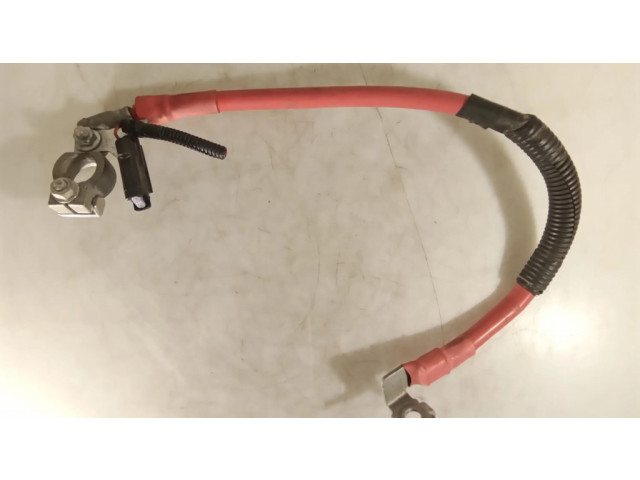 Плюсовый провод (аккумулятора)