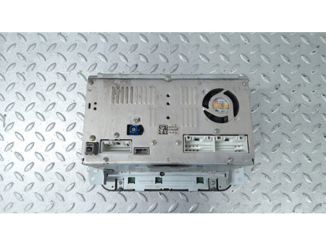 Радио/ проигрыватель CD/DVD / навигация