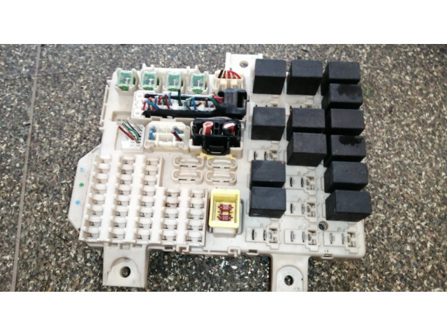 Блок предохранителей MN108320S, MN108320 Mitsubishi Colt CZ3