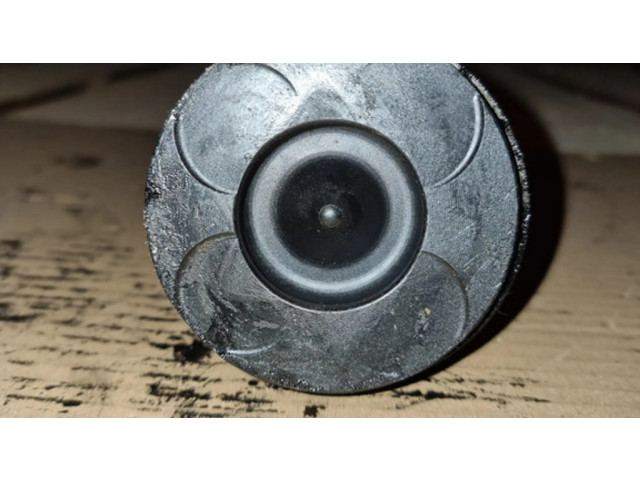 Píst Alfa Romeo 156 pro naftový motor 1.9