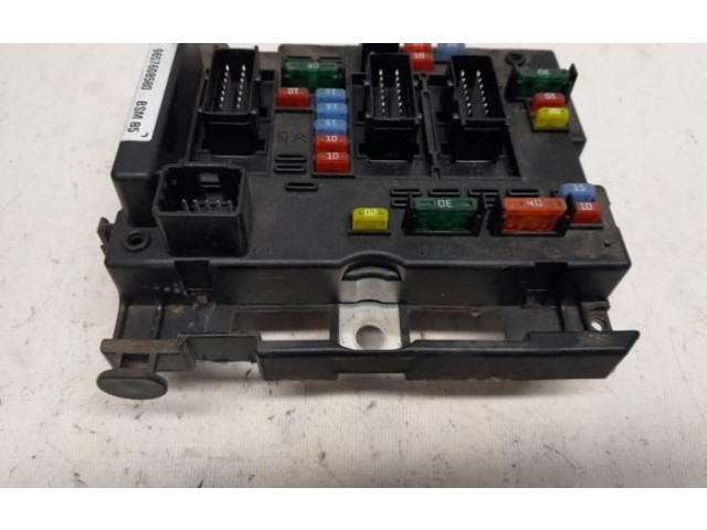 Блок предохранителей  O227093, 67511286   Peugeot 406    