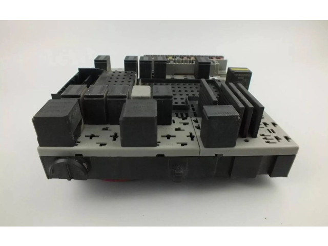 Блок предохранителей  08696098, 8679899   Volvo V70    